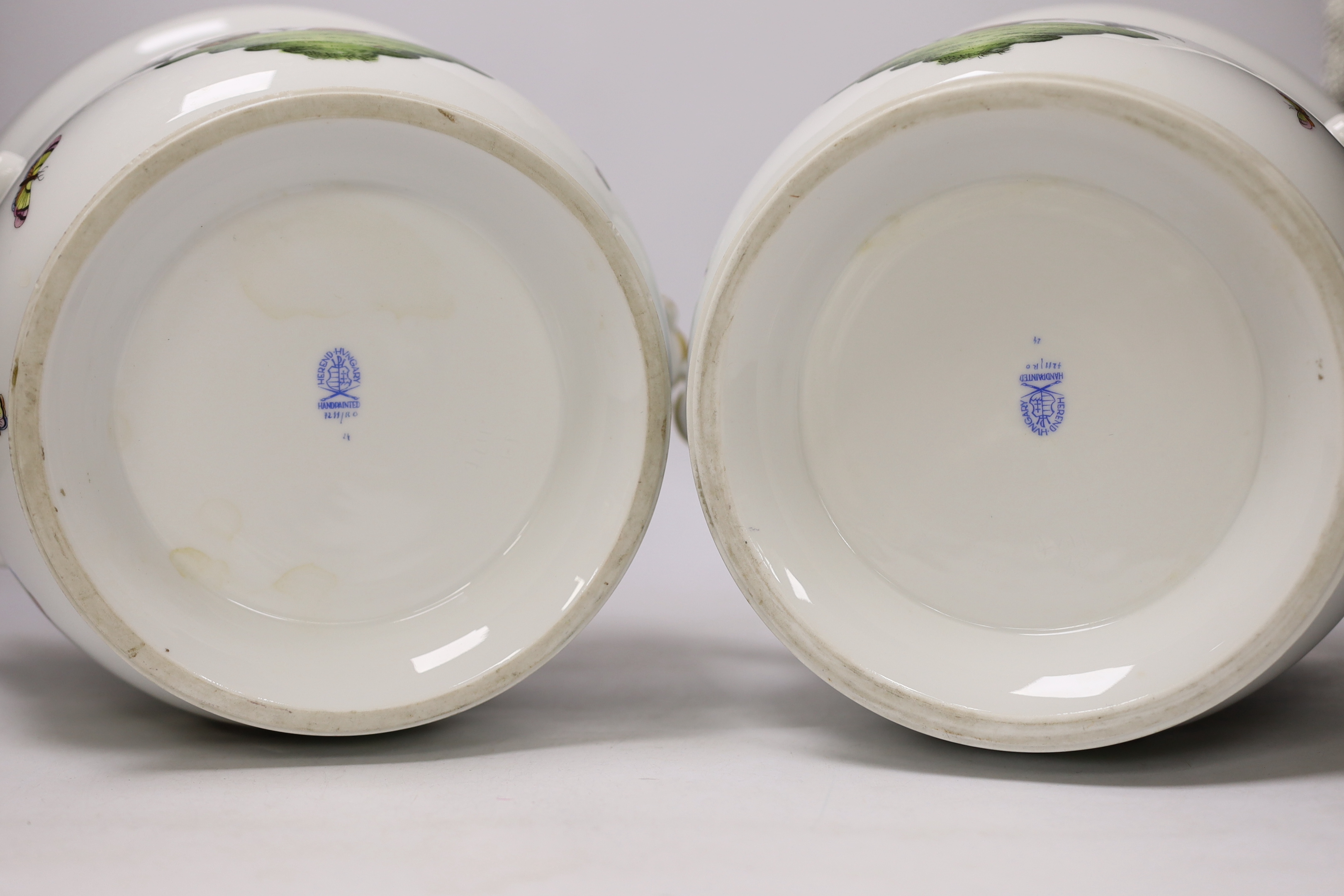 A pair of large Herend Rothschild birds pattern jardinieres, 20.5cm tall